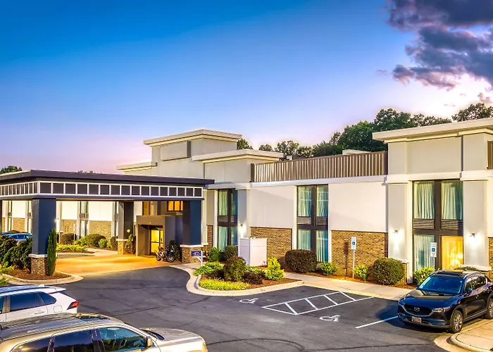 Best Western Plus Yadkin Valley Inn & Suites