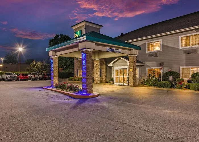 Quality Inn & Suites Hendersonville - Flat Rock