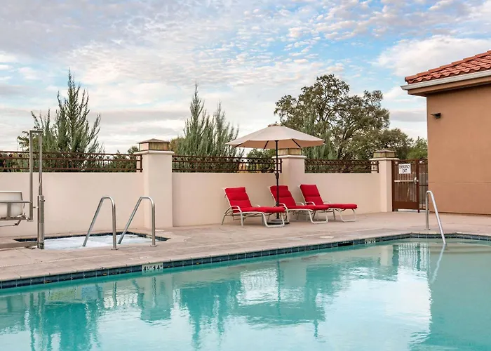 The Oaks Hotel & Suites