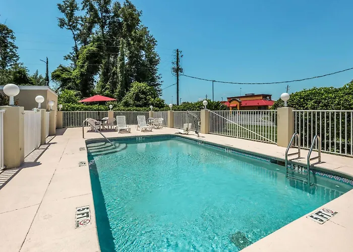 Econo Lodge Inn & Suites Marianna South