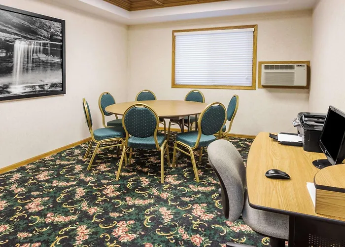 Super 8 By Wyndham Ottawa Starved Rock