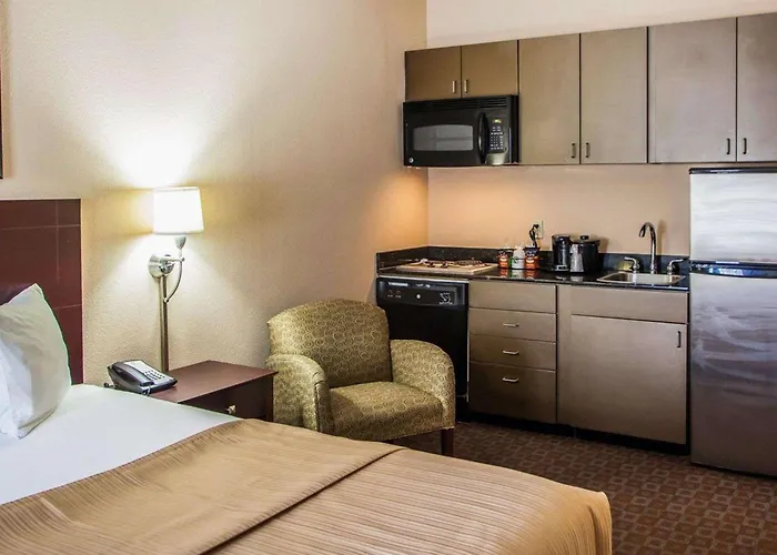 Quality Inn & Suites Peoria North