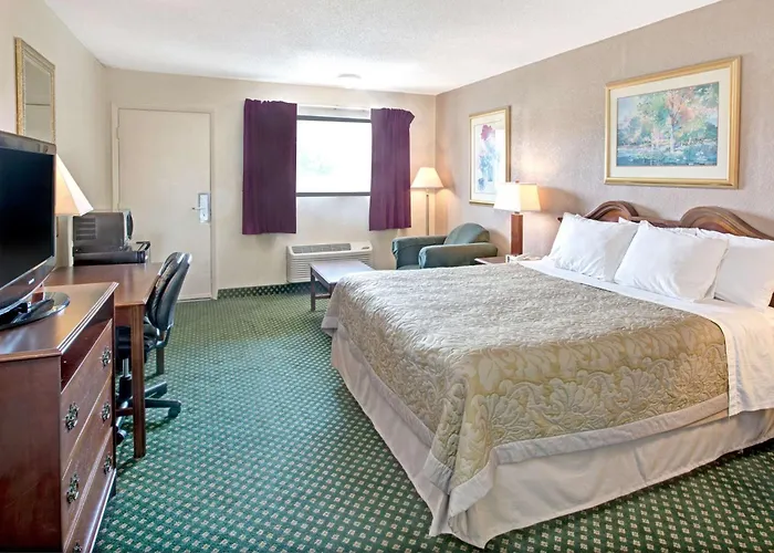 Super 8 By Wyndham Shelby