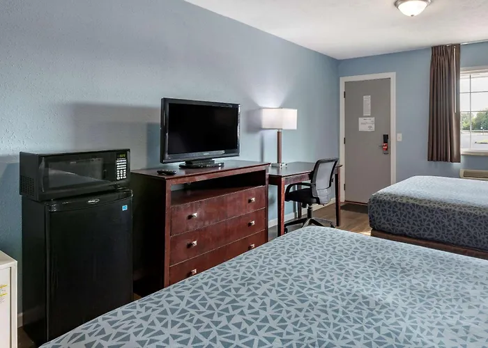 Econo Lodge Inn & Suites Sandusky South