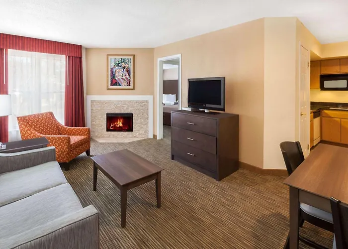 Birch Hill Suites Detroit-Warren