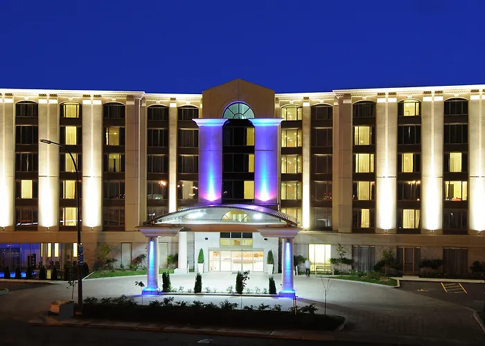 Holiday Inn & Suites Montreal Airport By Ihg