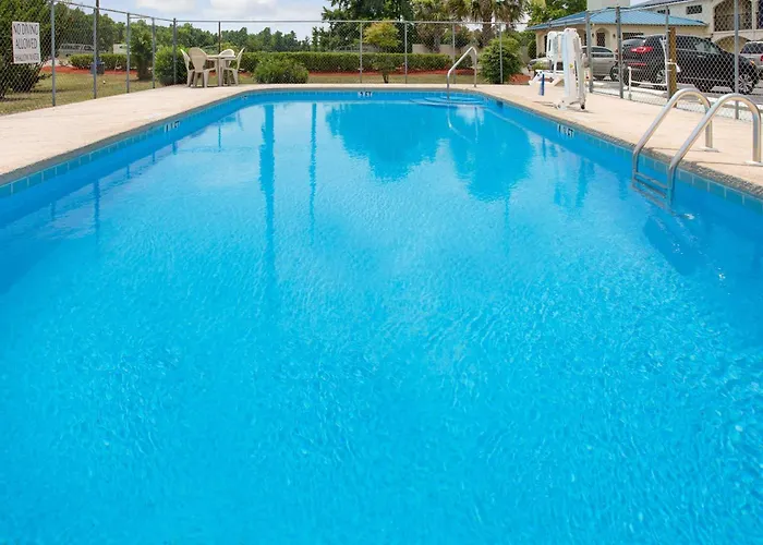 Super 8 By Wyndham Walterboro