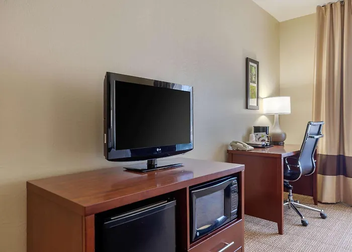 Comfort Inn & Suites Northern Kentucky