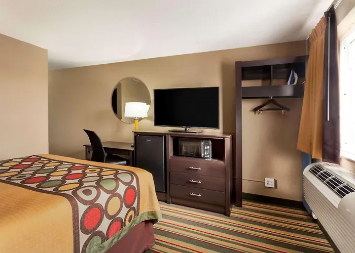 Super 8 By Wyndham Joplin
