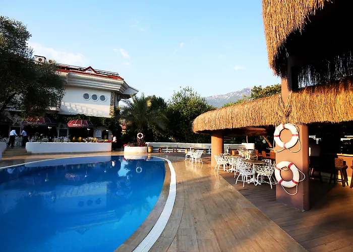 Pinehill Hotel & Suites