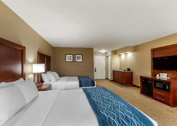 Comfort Inn & Suites Jackson - West Bend