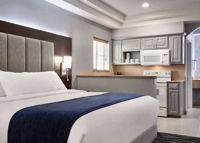 Days Inn & Suites By Wyndham Houston Hobby Airport