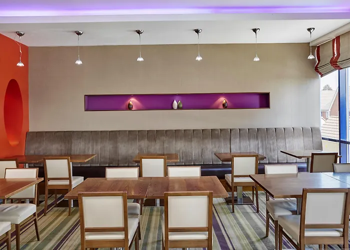 Holiday Inn Express London - Newbury Park, An Ihg Hotel