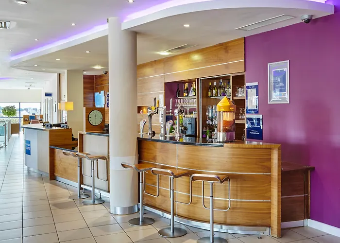 Holiday Inn Express London - Newbury Park, An Ihg Hotel