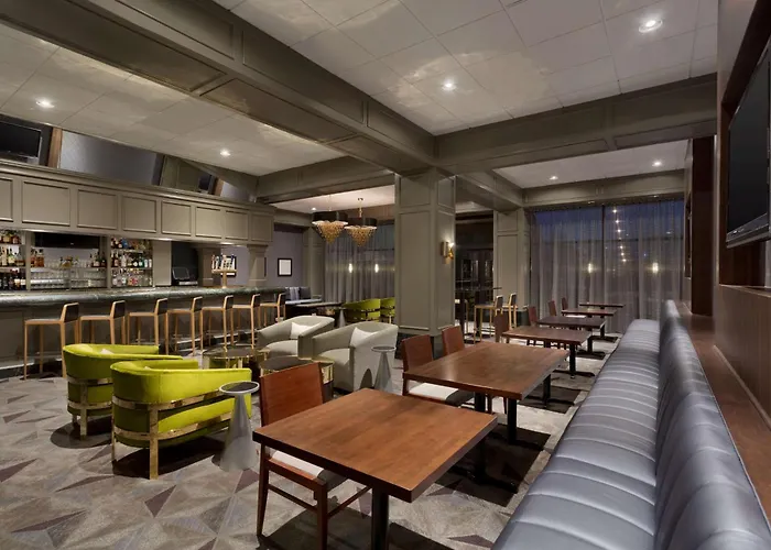 Hilton Suites Chicago/Oakbrook Terrace