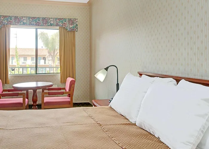 Travelodge By Wyndham Lynwood