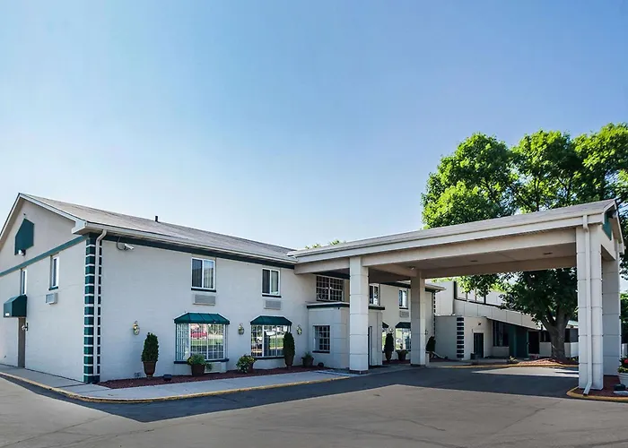 Quality Inn & Suites Des Moines - Merle Hay Road