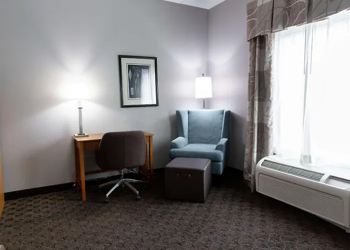 Hampton Inn & Suites Chesapeake-Square Mall