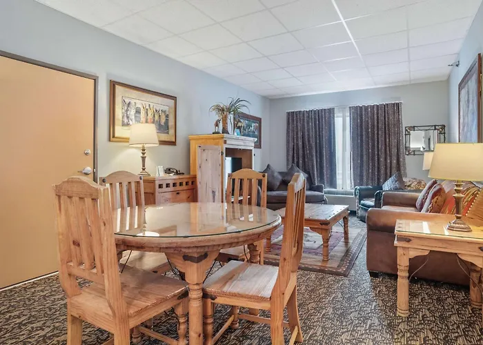 Elevation Inn & Suites, Trademark Collection By Wyndham Downtown Rapid City- Walking Distance To The Monument