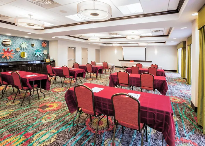 Holiday Inn Express & Suites Eureka By Ihg