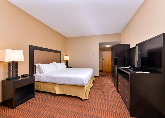Holiday Inn Express Breezewood By Ihg