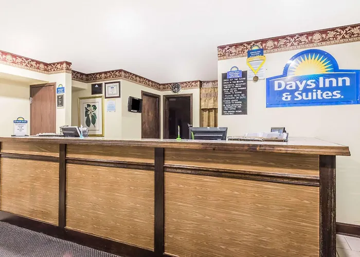 Days Inn & Suites By Wyndham Youngstown / Girard Ohio