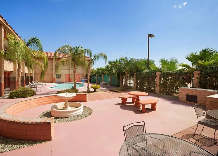 Super 8 By Wyndham Indio