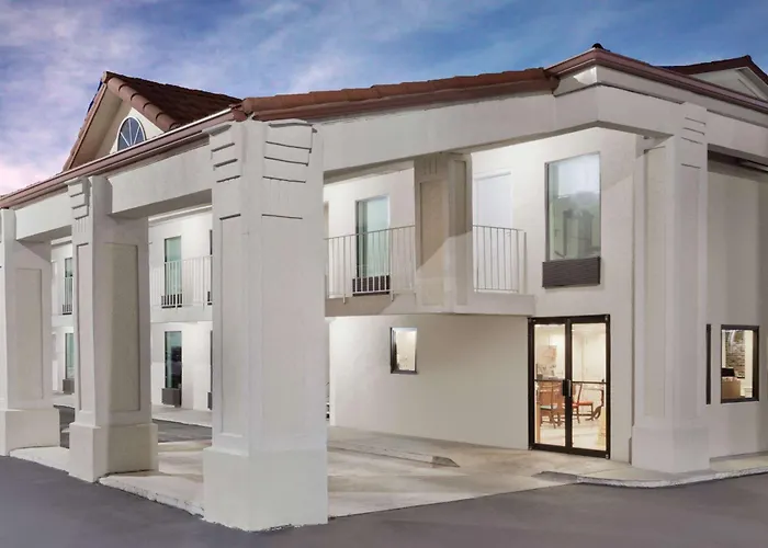 Super 8 By Wyndham Ringgold Chattanooga Area