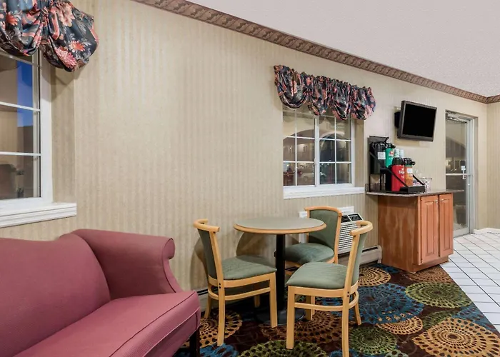 Howard Johnson By Wyndham Lenox