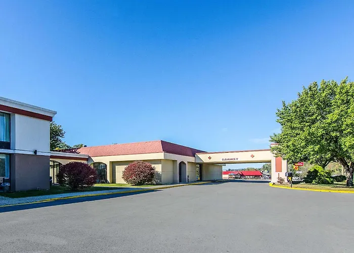 Econo Lodge Inn & Suites Norton - Wise South