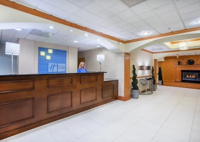 Holiday Inn Express Hotel & Suites Woodbridge By Ihg