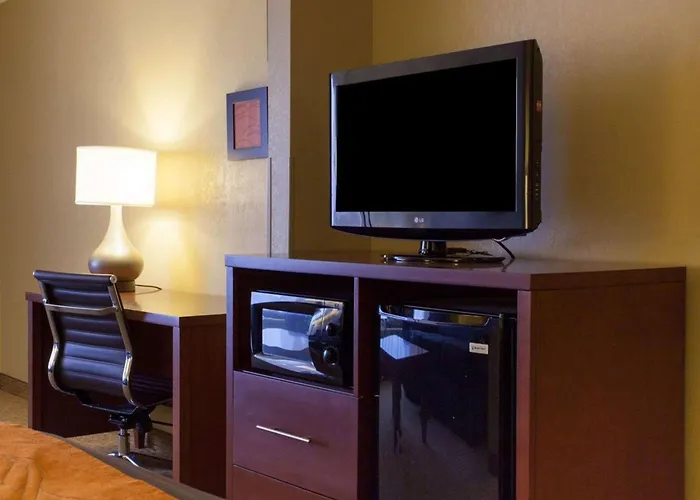 Quality Inn & Suites I-40 East