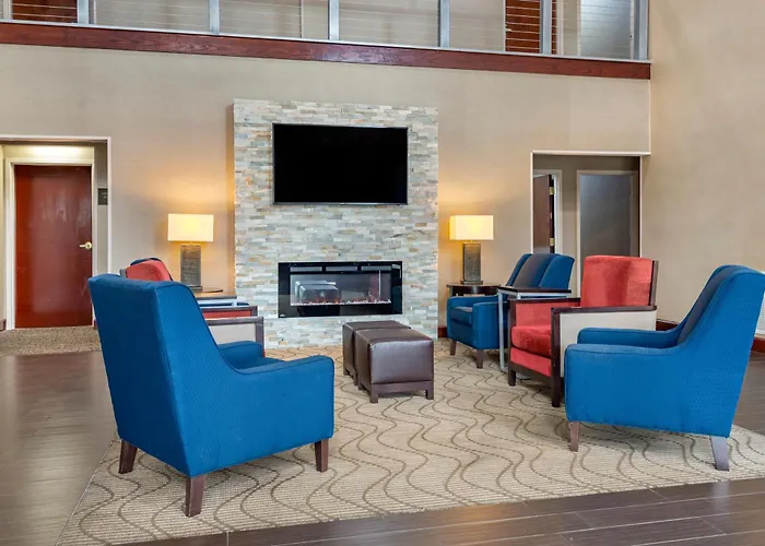 Comfort Suites Near Robins Air Force Base