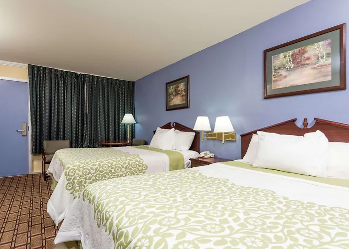 Days Inn By Wyndham Dickson