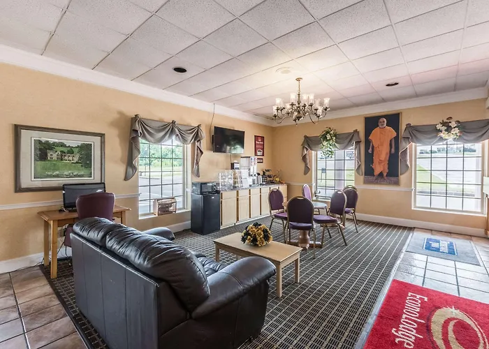 Econo Lodge Inn & Suites Orangeburg