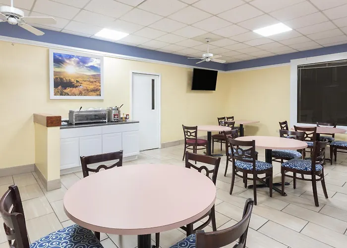 Days Inn By Wyndham Orangeburg South