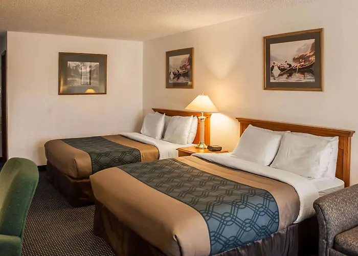 Econo Lodge Inn & Suites