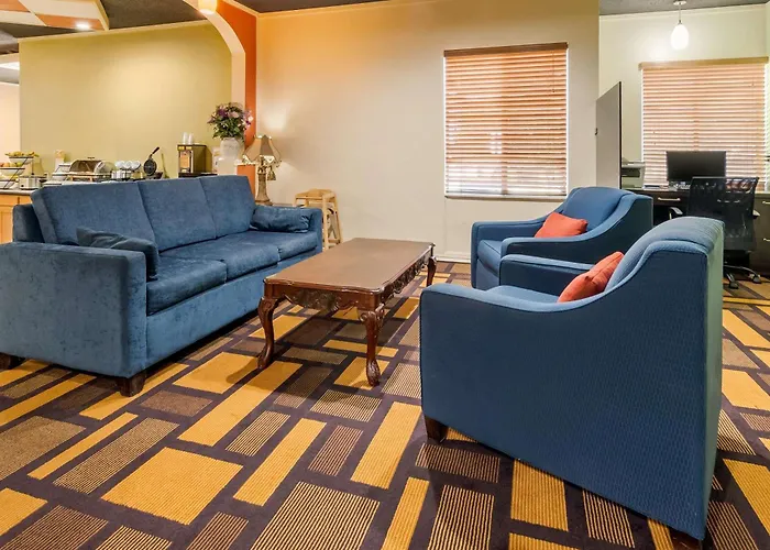 Quality Inn & Suites Lenexa Kansas City
