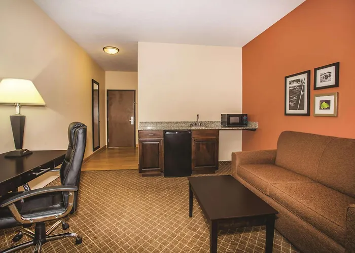 La Quinta By Wyndham Ely