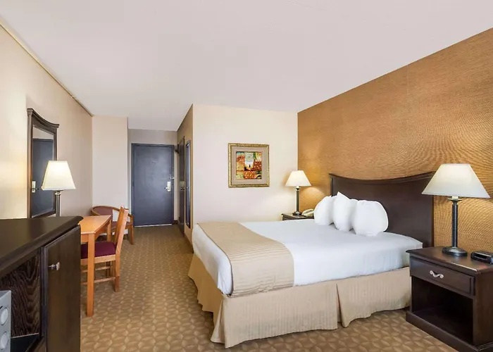 Ramada By Wyndham Watertown Thousand