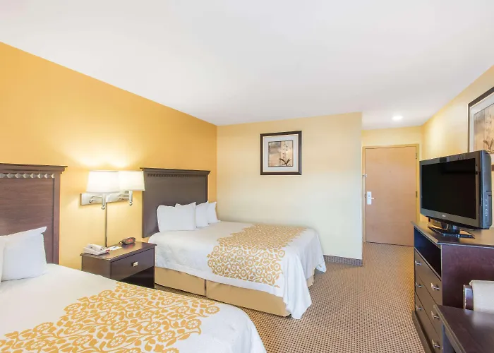 Days Inn By Wyndham Colchester Burlington