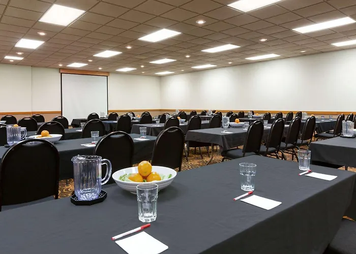 Ramada By Wyndham Bismarck