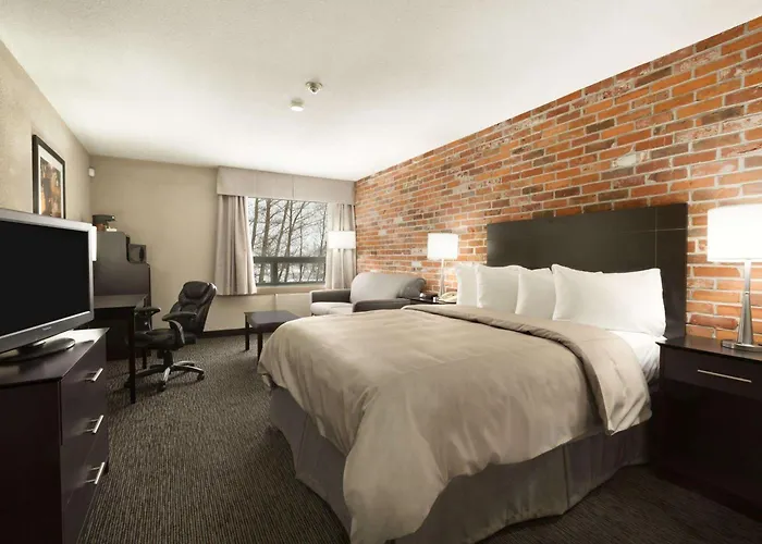 Super 8 By Wyndham Timmins On