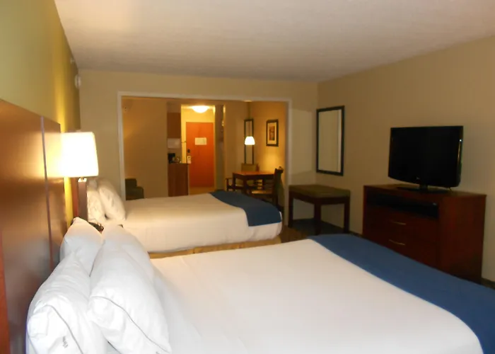 Holiday Inn Express & Suites Lancaster By Ihg