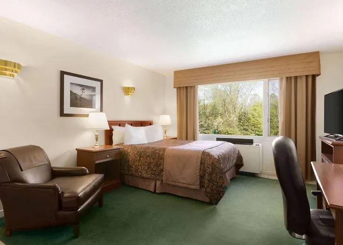 Travelodge By Wyndham Simcoe