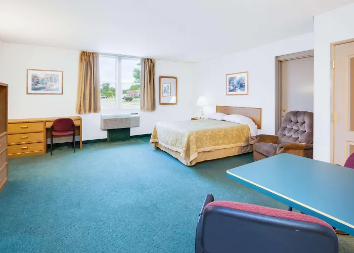 Super 8 By Wyndham Brooklyn