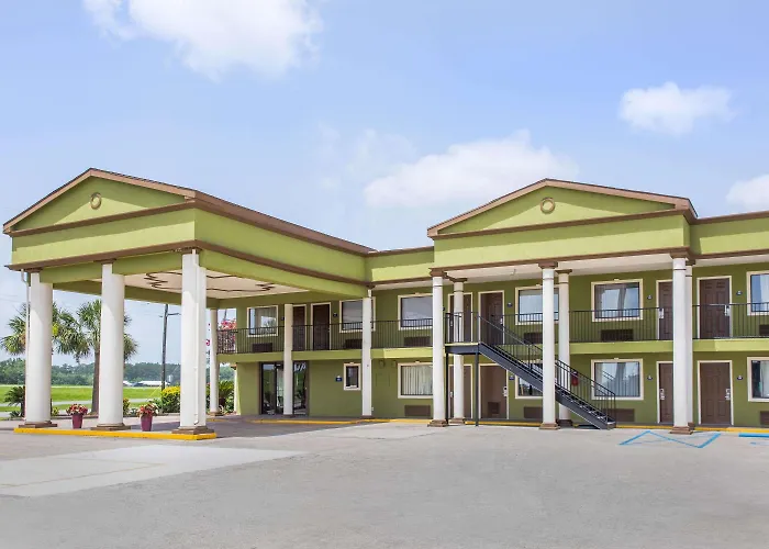 Days Inn By Wyndham Crowley
