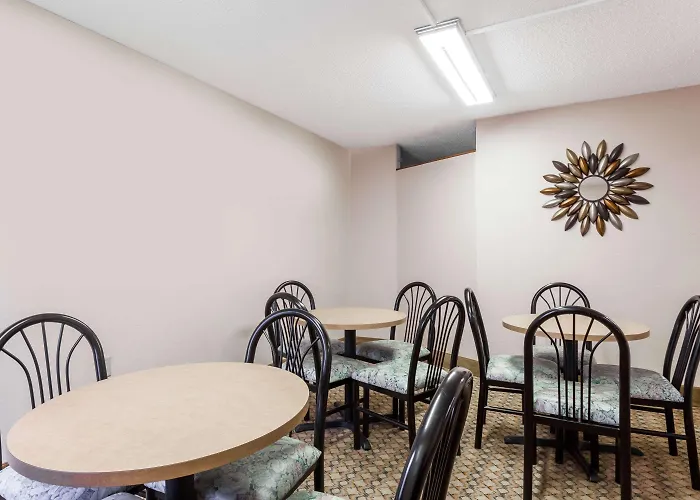Super 8 By Wyndham Harrisburg