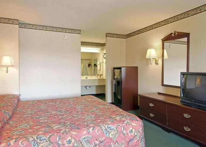 Days Inn & Suites By Wyndham Fort Valley