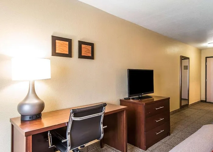 Quality Inn & Suites Bethany